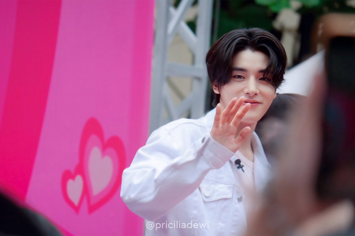 priciliadewiii's tweet image. 250212 - Jake Enhypen at Samyang Buldak, Trisakti Jakarta

@ENHYPEN @ENHYPEN_members 

#JAKE_IN_TRISAKTI #JAKE_IN_JAKELAND 
#ENHYPEN_JAKE  #JAKE  #ENHYPEN #제이크 #엔하이픈_제이크