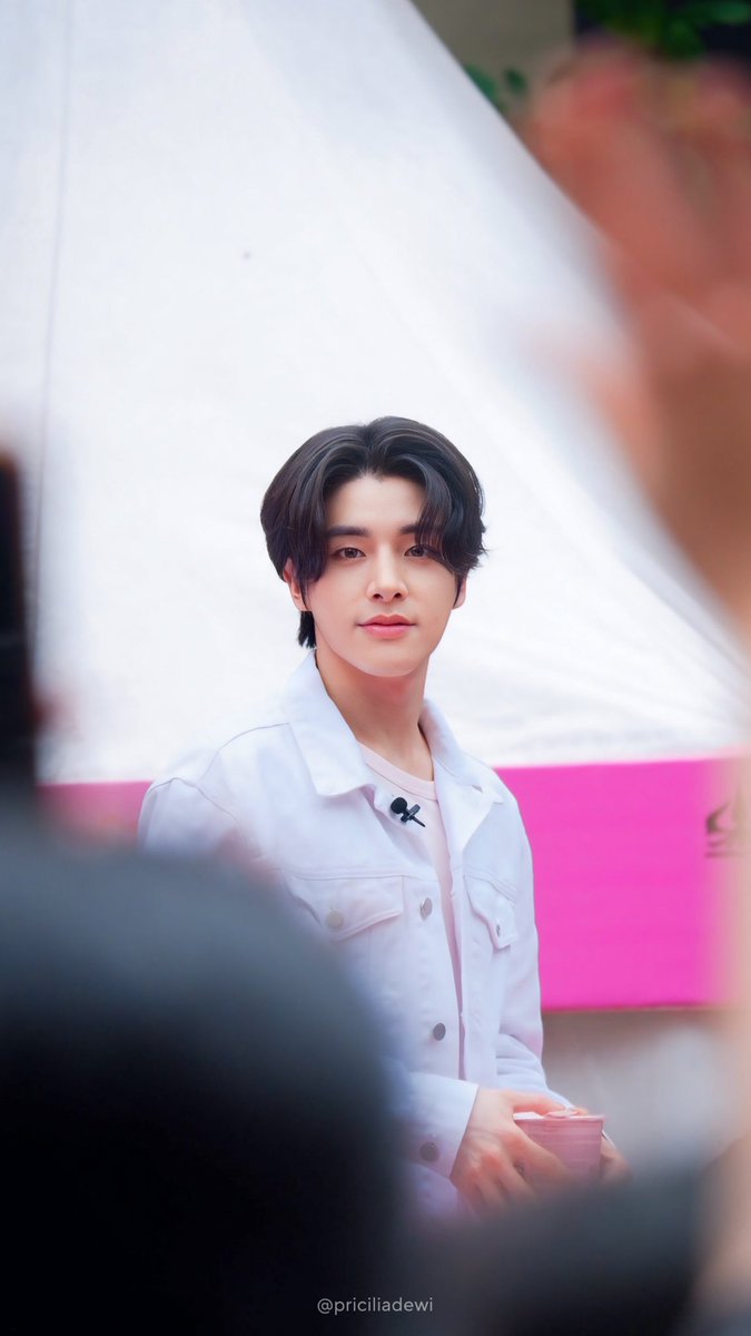 priciliadewiii's tweet image. 250212 - Jake Enhypen at Samyang Buldak, Trisakti Jakarta

@ENHYPEN @ENHYPEN_members 

#JAKE_IN_TRISAKTI #JAKE_IN_JAKELAND 
#ENHYPEN_JAKE  #JAKE  #ENHYPEN #제이크 #엔하이픈_제이크