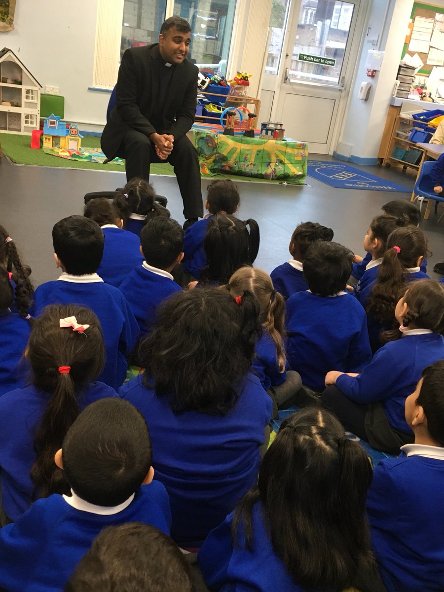 RosaryRC's tweet image. Nursery and Reception would like to thank Father Fanzwar for his visit to see us today! We really enjoyed learning more about the role of a priest and the Catholic faith.✝️❤️ #Multiculturalweek #EYFS