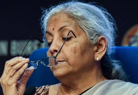 AG_knocks's tweet photo. This is what this regime is doing behind our back to save their a$$👇

Y’day rupee reached 88 against US dollar. Today it is at 86.61.

How?
RBI sold 4 billion dollars to buy rupee so that price doesn’t fall further.

Yes, 4 billion dollars in a single day!

This is like throwing 4 billions into water bcos the price at which rupees were bought is much less than that.

And for how long will u keep selling dollars to buy rupees? 1 month? 6 months?

Day this selling stops, rupee will hit century.