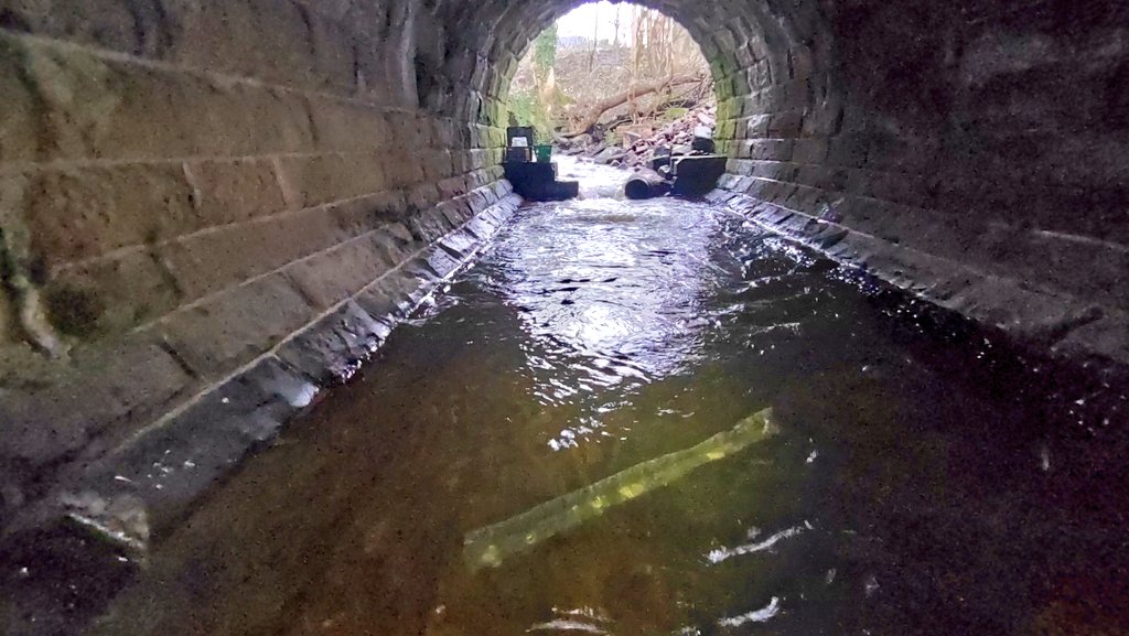 ProfJGrey's tweet image. Final touches. On Gill Beck installing flexi-baffles to #SlowTheFlow &amp;amp; hold depth to help drown out remaining step. #fishpassage @WildTroutTrust #Aire RT #GreatYorkshireRivers #culvertcapers