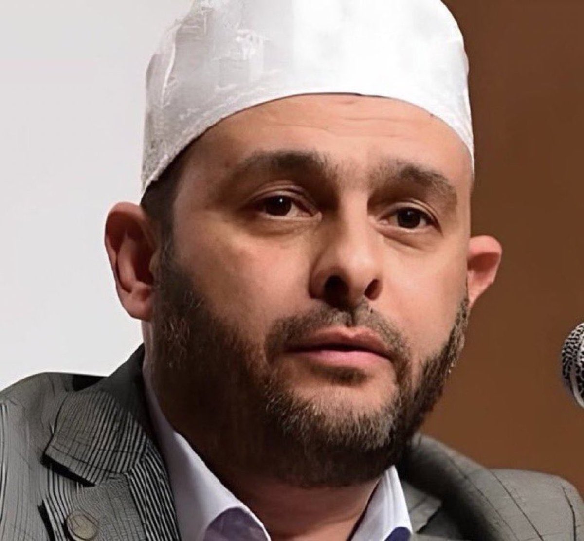 Geçen hafta “Halil Konakçı” isimli şahıs  için Diyanet İşleri başkanlığına yazılı şikayette bulunmuştum. 

Açılan idari soruşturma kapsamında bilgime  başvurmak için Diyanet İşleri Baş müfettişi İbrahim Öztürk ve Müdür Yrd. Hüseyin Akdağ ziyaretime geldiler. 

Şikayete konu olan