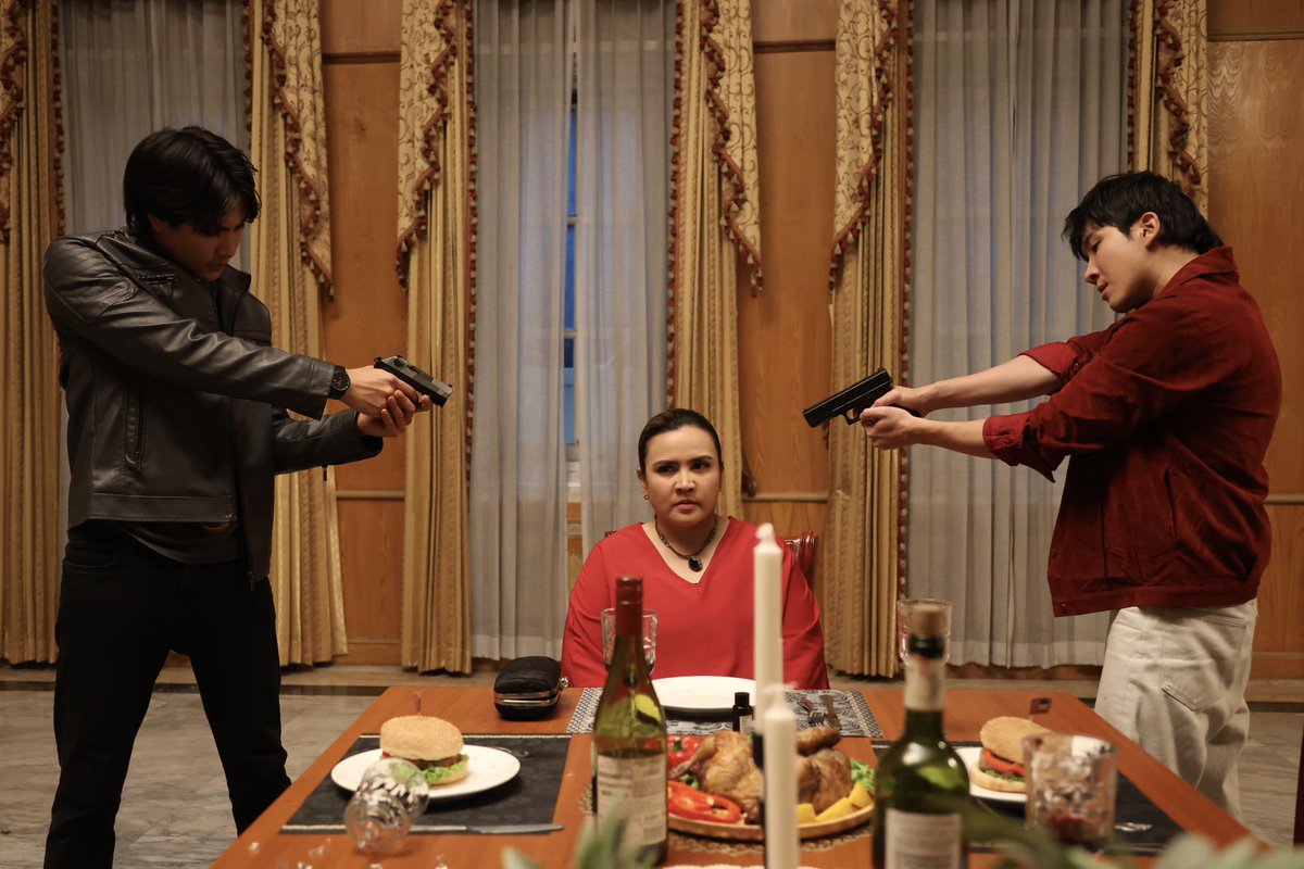 HeartKillersTH's tweet photo. ถ้าไม่จบวันนี้ เดี๋ยวมันก็หาวิธีกลับมาล้างแค้นพวกเราอีก

#TheHeartKillersFinalEP
@Firstkpp @myktnw @ChenRcj @dunknatachai @Kktken_Lim https://t.co/Gi7eZlaJc7