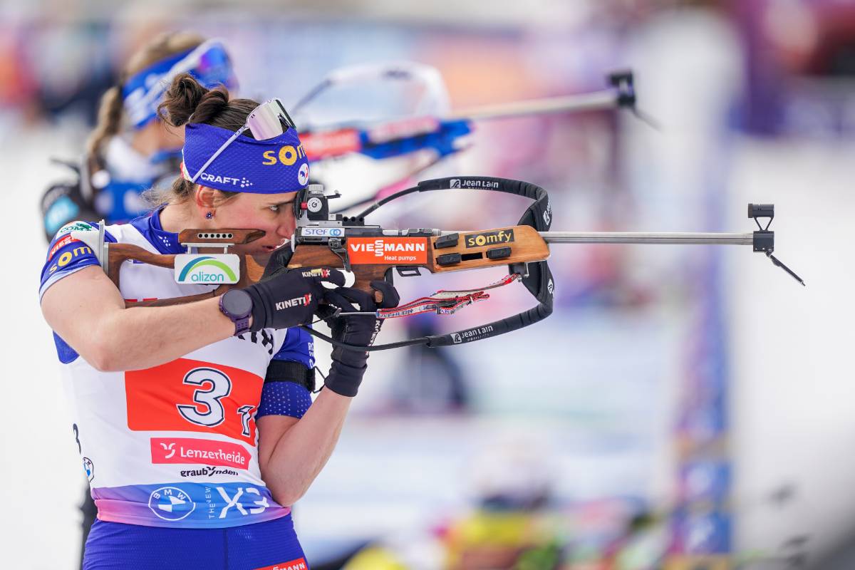 ‼️ Actu Biathlon 
🏆 La France avec Julia SIMON conserve son titre mondial en relais mixte aux Championnats du Monde de Lenzerheide !
Bravo les bleus ! 
👉 Ne manquez pas le sprint féminin vendredi 14/02 à 15h05 !
📸Nordic Focus Photo Agency