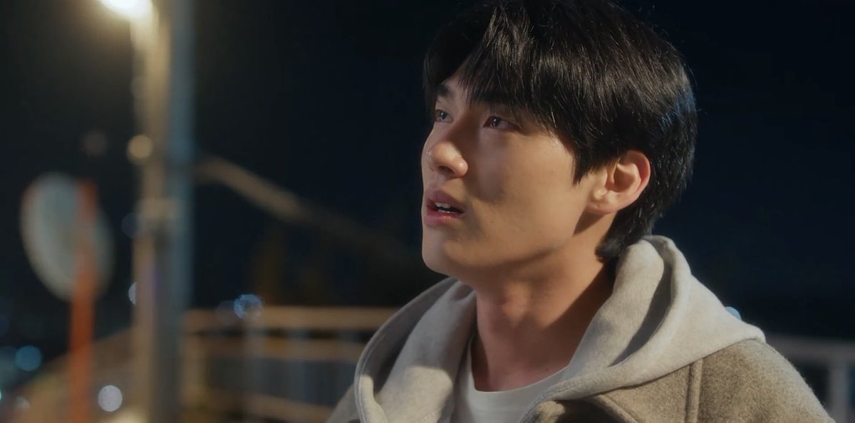 soljaeverse's tweet image. going to their hometown and waiting in front of her place all night with the scarf he promised to knit for her birthday even after they broke up and lost contact… that’s a true lover boy 😭❤️ #LoveYourEnemy