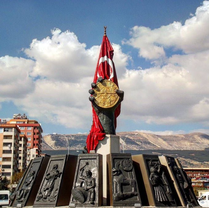 “Ruhlarda bayraklaşan, 
 Allah için savaştır, 
 Bu şehitler diyarı,
 işte bu yer; Maraş’tır. "

Kahramanmaraş’ımızın Düşman İşgalinden Kurtuluşu’nun 105. yıl dönümünde Kahraman Şehitlerimizi ve Ecdadımızı rahmetle anıyorum.
