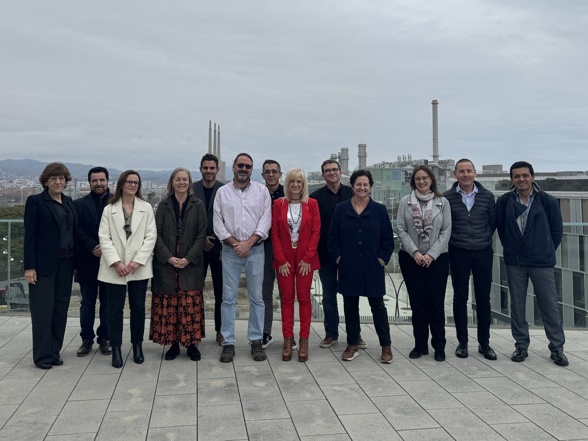 Delegació del Govern de Catalunya a Barcelona (@govbarcelona) on Twitter photo 🗜El Consell de Direcció de la <a href="/gencat/">Generalitat de Catalunya</a> a Barcelona visita el laboratori d'hidrogen de <a href="/la_UPC/">Universitat Politècnica de Catalunya (UPC)</a> a #SantAdriàdeBesòs.
La reunió de la delegada <a href="/socpilardiaz/">Pilar Díaz</a> amb els serveis territorials s'ha centrat en les Regions del Coneixement de <a href="/recercauniscat/">Recerca i Universitats</a>.
🔗govern.cat/salapremsa/not… 🗜El Consell de Direcció de la <a href="/gencat/">Generalitat de Catalunya</a> a Barcelona visita el laboratori d'hidrogen de <a href="/la_UPC/">Universitat Politècnica de Catalunya (UPC)</a> a #SantAdriàdeBesòs.
La reunió de la delegada <a href="/socpilardiaz/">Pilar Díaz</a> amb els serveis territorials s'ha centrat en les Regions del Coneixement de <a href="/recercauniscat/">Recerca i Universitats</a>.
🔗govern.cat/salapremsa/not…