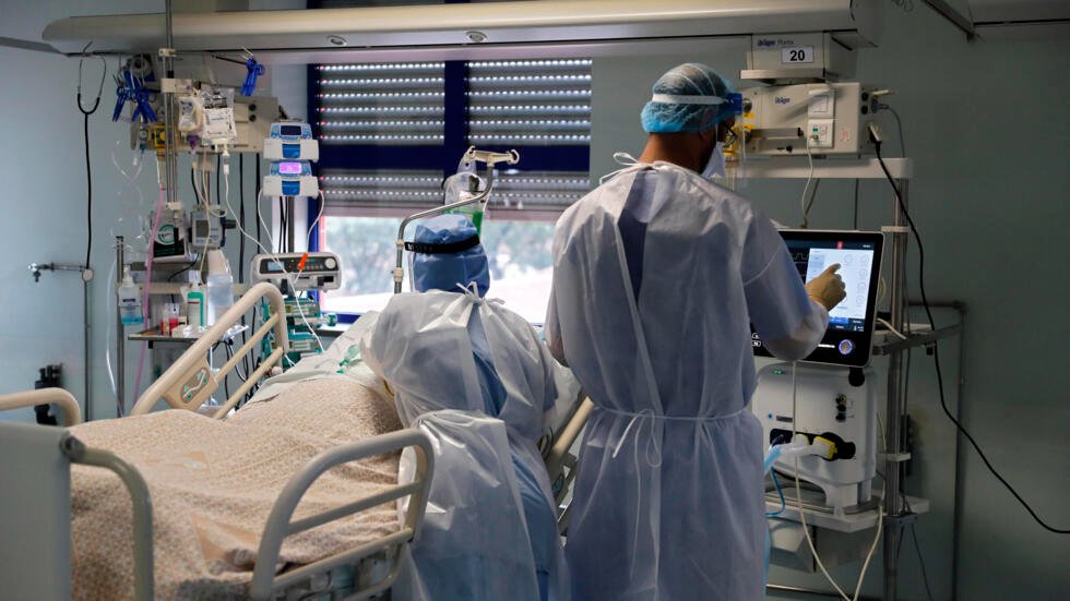 Le Portugal limite l’accès aux soins des migrants clandestins et restreint désormais la prise en charge aux urgences vitales  fdesouche.com/2025/02/12/le-…