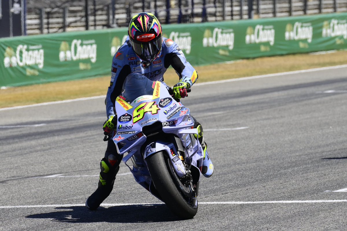 Fermin Aldeguer loses traction during a practice start at the Buriram test. #motogp