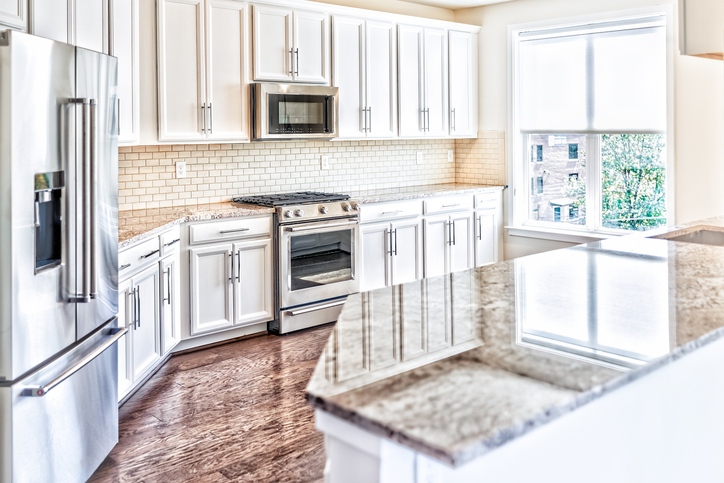 treelinebuild's tweet photo. Revamp your kitchen with Treeline Building - the go-to destination for top-quality cabinets, counters, and flooring in Naples, FL. Trust us to bring your dream kitchen to life! #TreelineBuilding #KitchenRemodel https://t.co/stA1Pxr3OC