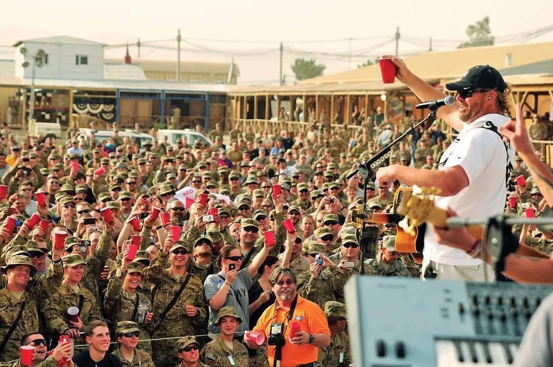 Raising our red solo cups to all who have served and their families that sacrifice so much. Happy #VeteransDay!