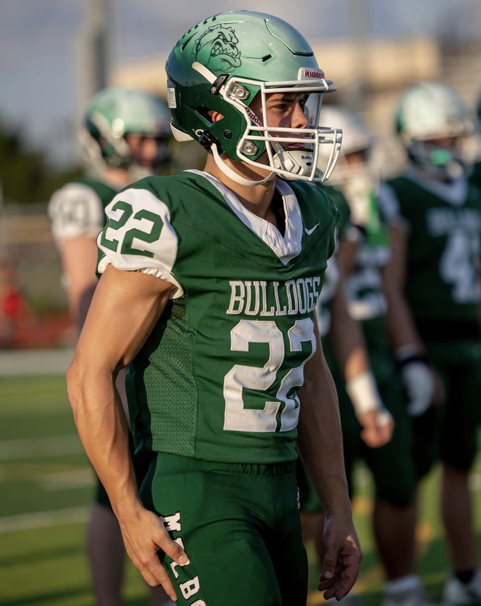 #UNCOMMITTED Senior, c/o 2025 looking for opportunities!  DM’s are open. 🔥🔥🔥 **Florida 6A-District 12 Player of the Year!** <a href="/MHSdogsfootball/">Melbourne High School Football</a> <a href="/coachpannucci/">Coach Pannucci</a> <a href="/DwaneRobinson4Q/">Coach Dwane Robinson</a> <a href="/coachraymond321/">Coach Chad Raymond</a> <a href="/Caeleb_W/">Coach Caeleb Washington</a> <a href="/BrettBlack33/">BRETT BLACK</a> <a href="/PrepRedzoneFL/">Prep Redzone Florida</a> @On3Recruits <a href="/ExpoRecruits/">Expo Recruits</a> <a href="/sixstarfootball/">Six Star Football | PLUS+</a>