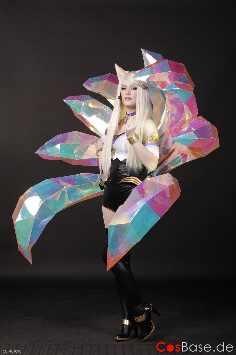 LineyaArt's tweet photo. So keep your eyes on me now!

KDA Ahri Cosplay from League of Legends 
@LeagueOfLegends @LoLGermany @riotgames 

Location: @GamevasionDE 
Photo: @CosBaseDE https://t.co/IMXxUkRJqP