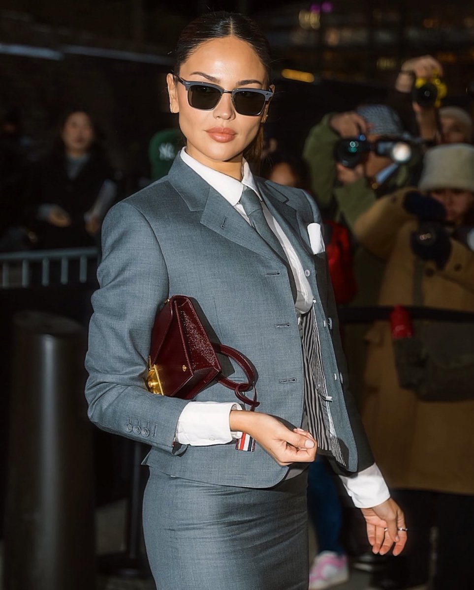 divasdeeiza's tweet photo. Eiza Gonzalez. That’s it. That’s the post.
📸 | Thom Browne Fashion Show 2025 https://t.co/I5b6xyK0eV