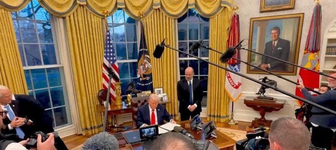 HRgroup_off's tweet photo. BREAKING - Trump's 25% steel, aluminum tariffs add on to Canada and Mexico duties: White House https://t.co/RAZQm38jcC