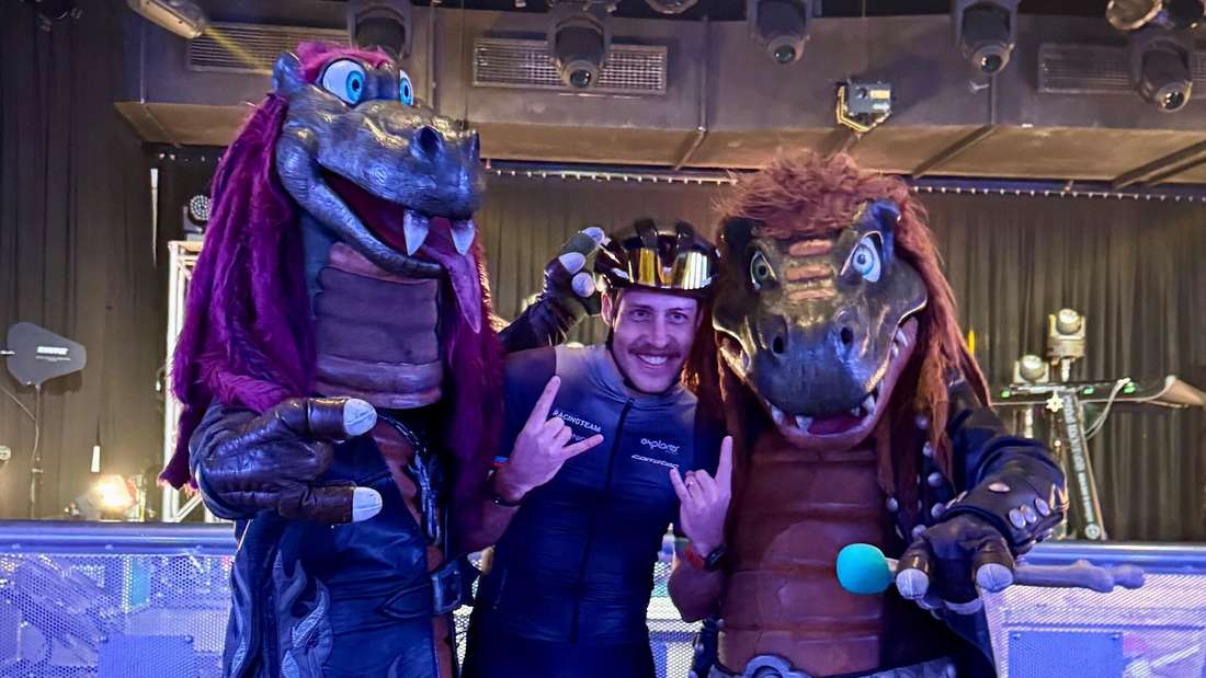 Die Dinos sind los. "Heavysaurus" spielt beim Mountainbike-Weltcup in Aalen. Der Mountainbike-Weltmeister Simon Gegenheimer ist begeistert von der Dino-Metal-Band. 🦖
➡️ow.ly/5niN50UYs9W