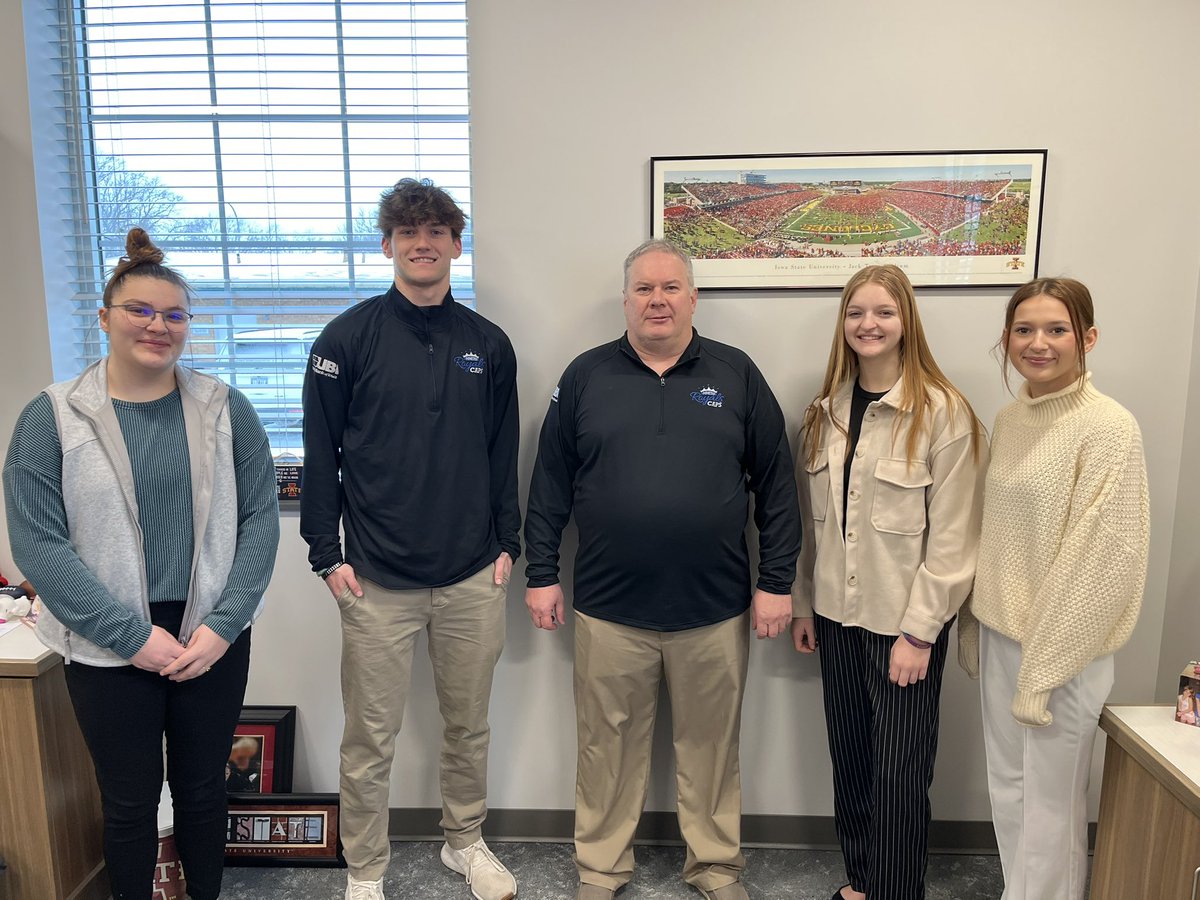 MmcruCaps's tweet photo. We would like to take a moment and thank Logan Patterson and United Bank of Iowa for partnering with us with quarter zips. We plan to wear these as a program as we are in our communities. They look sharp! https://t.co/Xx1ETXLWPC