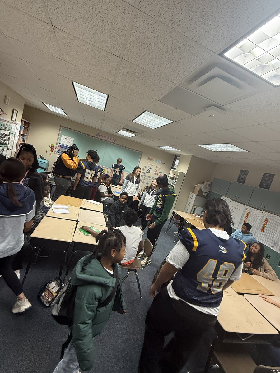 CoachSkinz's tweet photo. The Vikes had a blast this morning at Ellis with some future Lamar Ballers!
S/O to @CoachMonyeMax and @DylanViard for making it happen!
Players! Never take for granted the power of your jersey. Youโre SUPERSTARS in these kidโs eyes!
#VFND https://t.co/tPmxDOnPjr