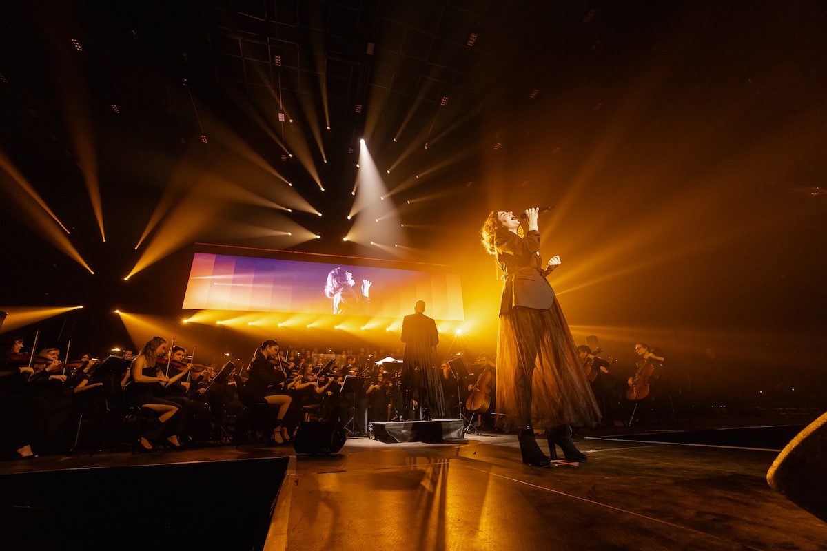 Orchestr Police Symphony Orchestra (📷) slaví patnáctiny, rok věnuje mladým dospělým a jejich duševnímu zdraví (well-being). Benefiční aktivity PSO představí na koncertech a projekcích filmu Velký finále PSO a After Movie Talkshow s hudebníky, hosty a odborníky na duševní zdraví.