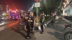 RadioElshinta's tweet photo. 22.18: @TMCPoldaMetro : Telah terjadi kebakaran disamping Atrium Senen Ruko Segitiga Blok H Jakarta Pusat, saat ini api sudah mulai padam, agar pengendara tetap berhati-hati bila melintas
#ElshintaInfo https://t.co/cSYr5p0jrW