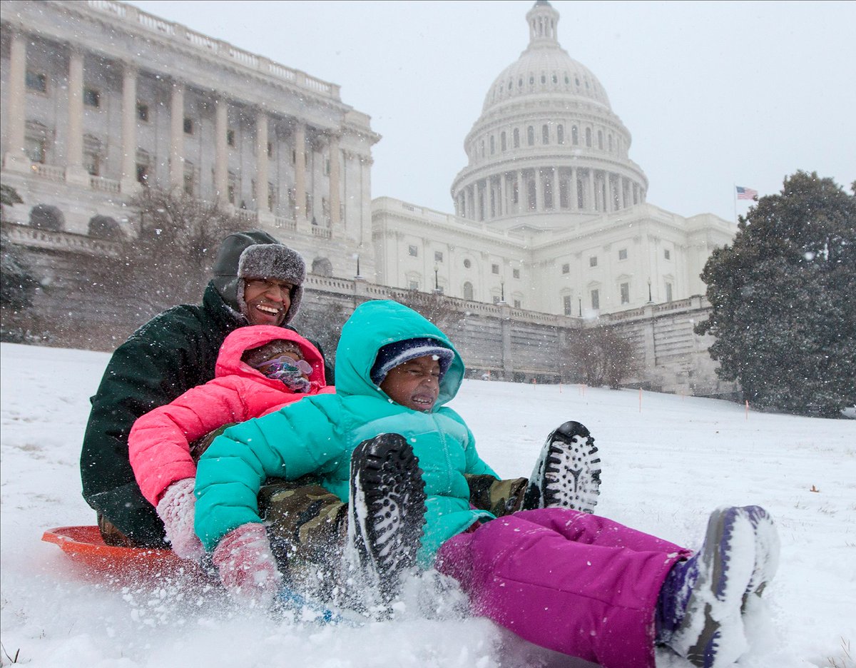 bonsaidream's tweet photo. Dads - take them out in the snow. You'll feel better. #DC #snow #Snowday (This is how you storm the Capitol) #DaddysLoveNotes https://t.co/uXL2uvNZ1V