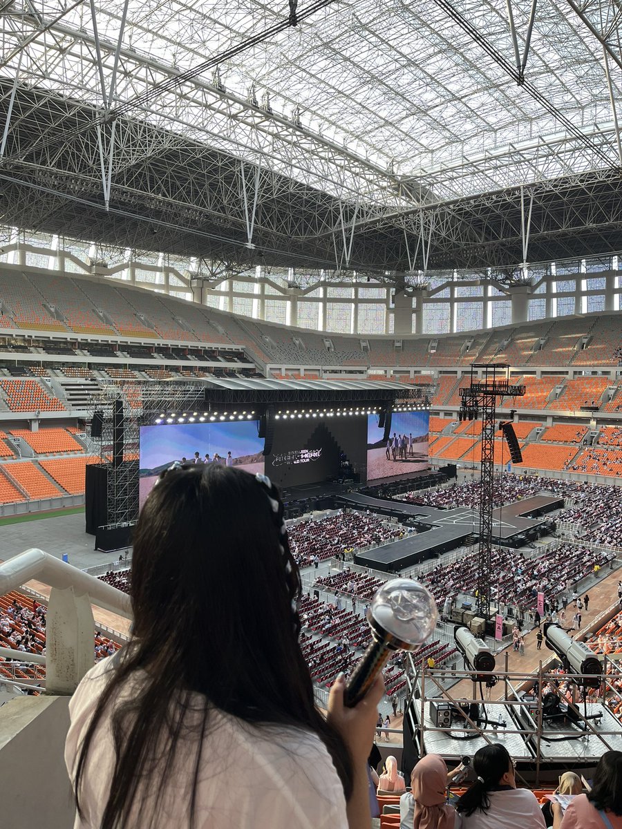 urfavmoons_'s tweet photo. the happiest day with my home🏠💎
no words can explain how grateful i am to have u guys🥹
@pledis_17 #SEVENTEEN https://t.co/YeZwE7iI9f