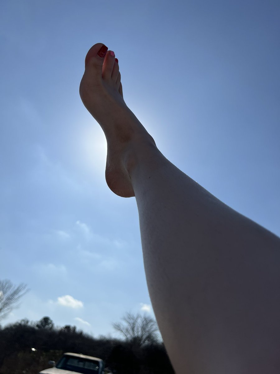 FortWorthyFeet's tweet photo. Yes, you can have my beautiful foot on a keychain 😘😘 https://t.co/ia6mTb5yao