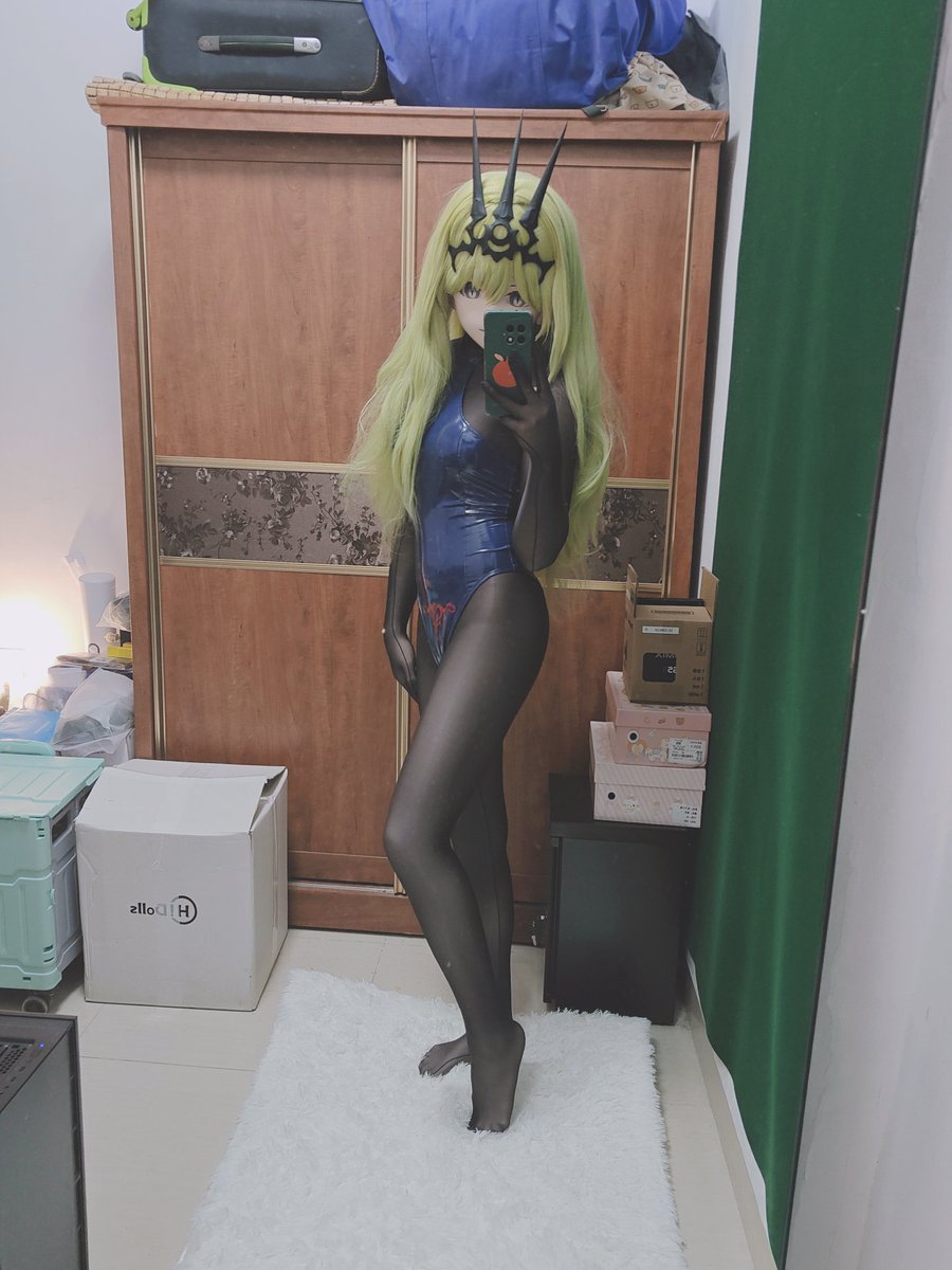 不管啦，还剩几张没发，顺手发了。ooc警告
#kigurumi #梅比乌斯 #崩坏三
