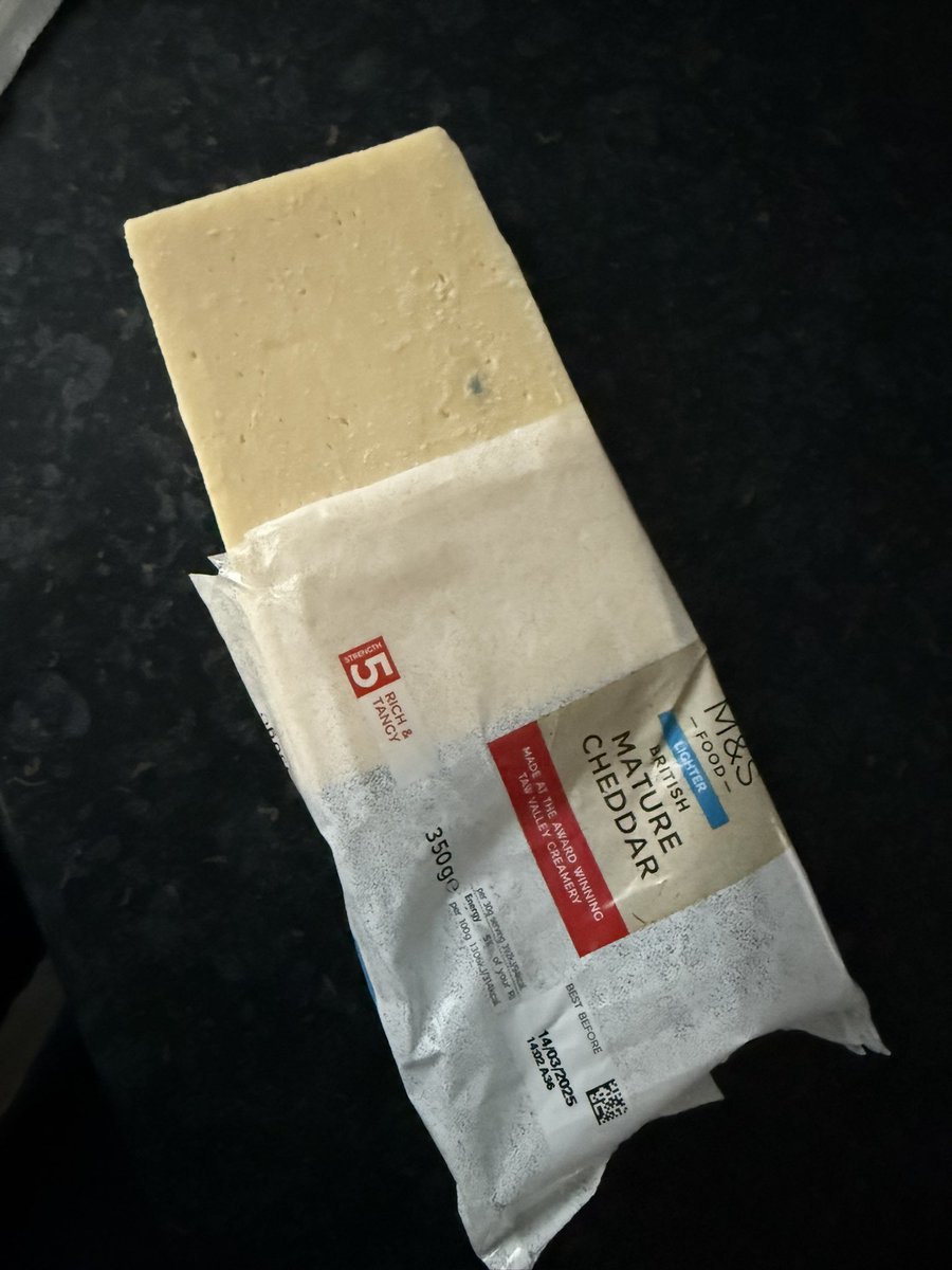 AtomicDioxiide's tweet photo. @marksandspencer not even near the expiry date, just opened, not ideal. https://t.co/E8YJDEtr73