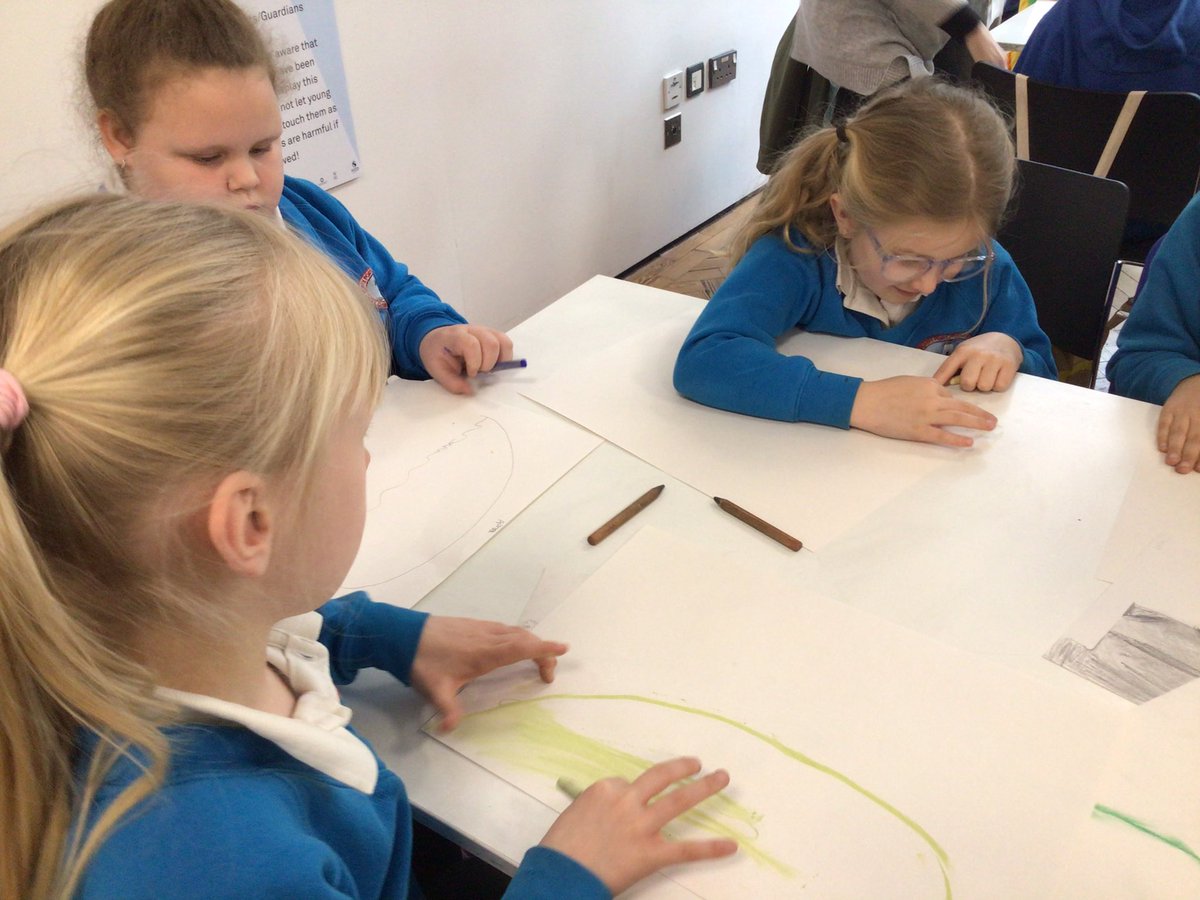 BPortPrimary's tweet image. Year 3 enjoyed visiting the Glynn Vivian today. #glynnvivian #expressivearts