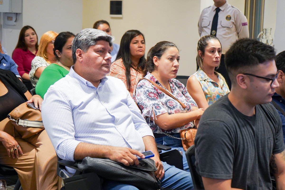 SecJusticiaLR's tweet photo. 🙂 Empleados y empleadas de Registro Civil participaron del Curso de Capacitación brindado por la representante de RENAPER, la Ab. @paulamparisi https://t.co/umGAVUStO8