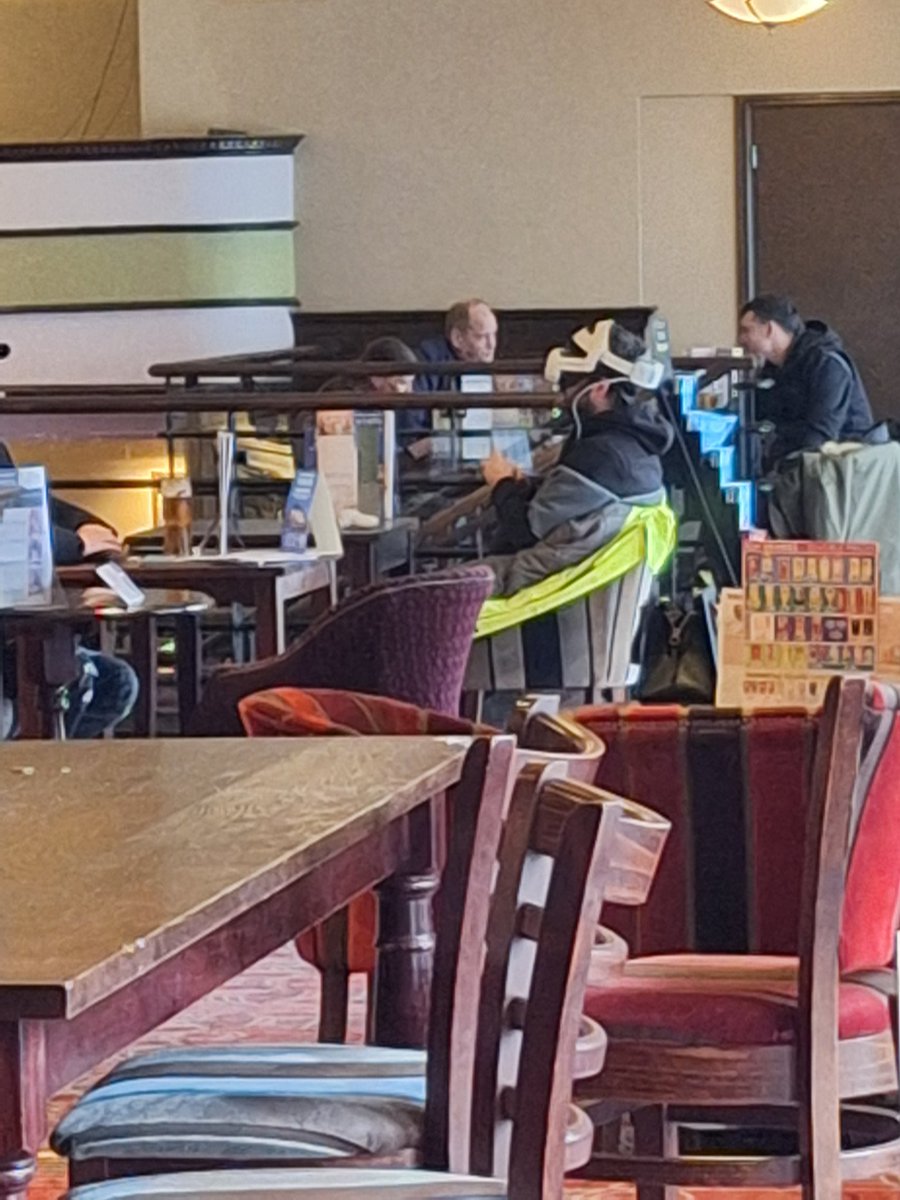 GreenarmyGriff's tweet photo. Who the f#@k is wearing VR in spoons.. 🤷🏻‍♂️ https://t.co/fOC4OfiZug