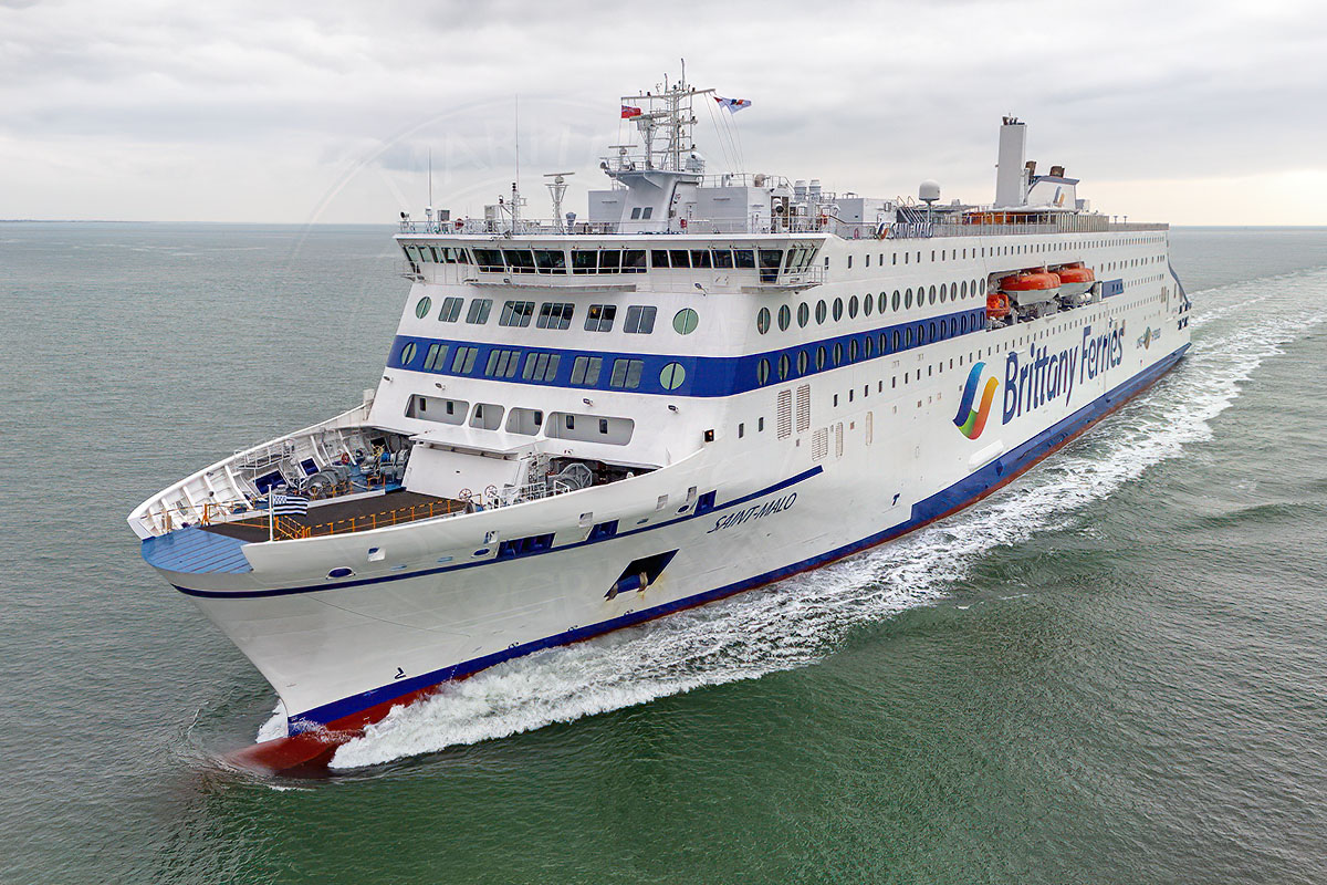 MaritimePhotos's tweet photo. The @BrittanyFerries Saint-Malo heading to @PortsmouthPort ahead of the start of scheduled services to her namesake town. #SaintMalo #Portsmouth #ferrynews #EFlexer https://t.co/Un3MRQycBE