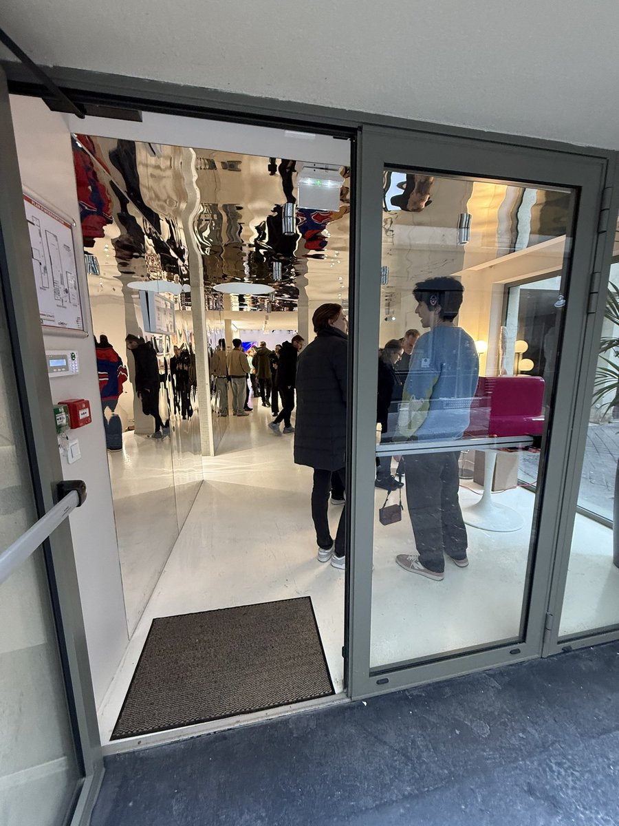 guilauzier's tweet image. Starting @nft_paris off strong! Next stop: conferences at @ArtverseParis with @SuperRare. Excited for insightful discussions and incredible art. Huge thanks to the organizers @peiyao9999, @borgetsebastien, @PalomarRo, and @SuperRareJohn for making this happen!#Web3 @GeneratedArt