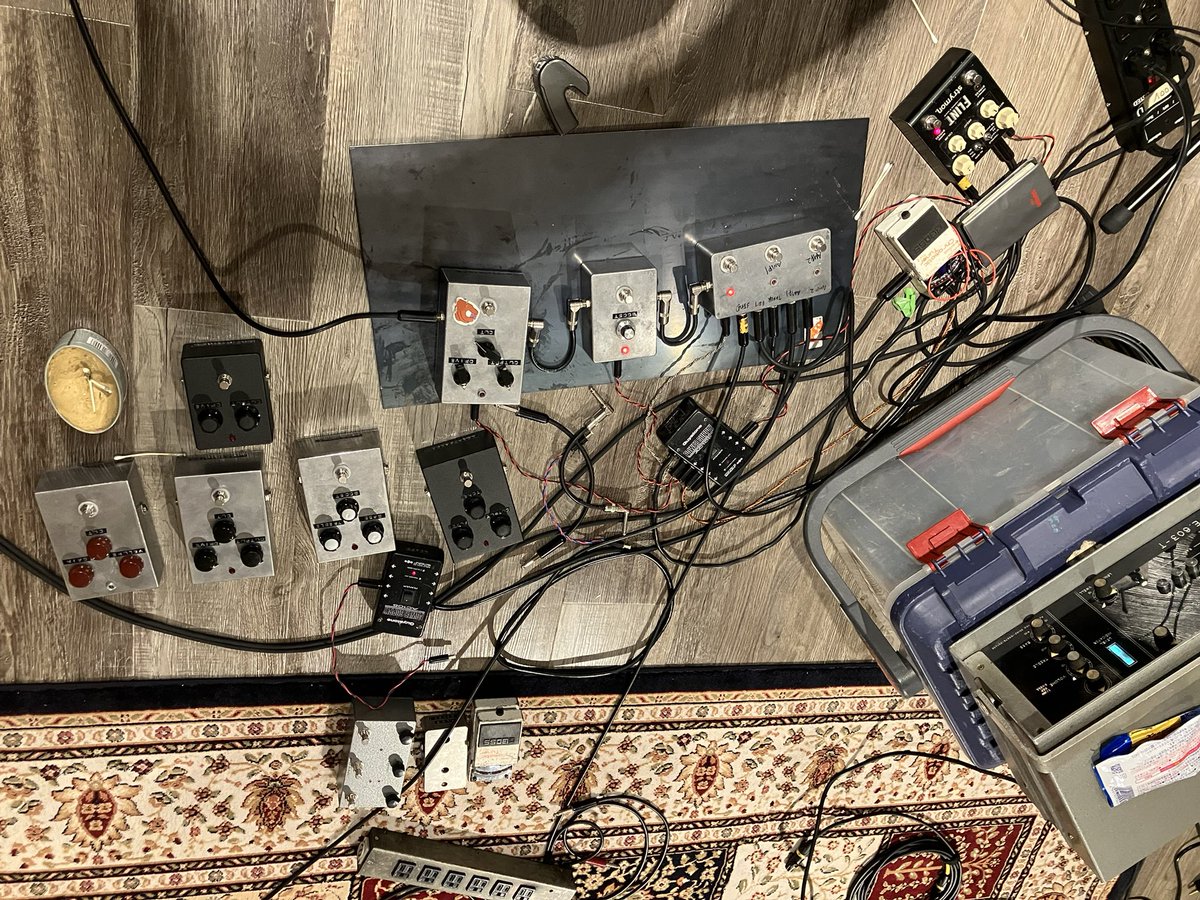 とりあえず4曲ギターの録音おわ 1.BB01とBINSONとアルミバリトン 2