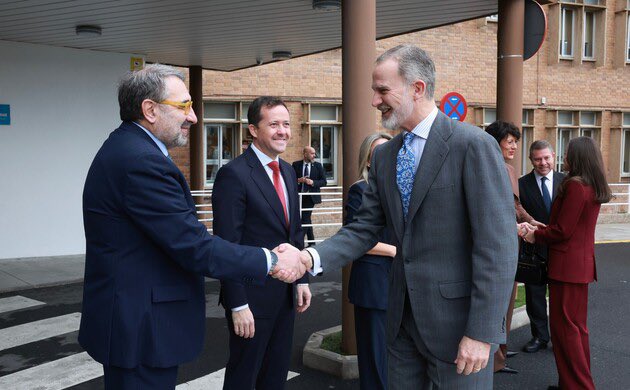jfdezsanz's tweet photo. Agradezco a sus Majestades los Reyes este encuentro con los pacientes y profesionales del @HNParaplejicos que pone el broche perfecto al 50 aniversario del hospital como centro de referencia en lesión medular https://t.co/qXGpHGY75U