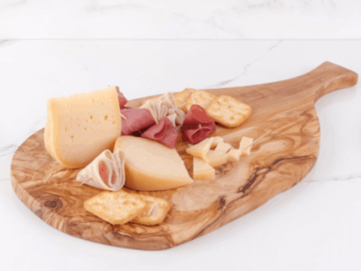 mkitchenspecial's tweet image. 🧀🍷 A charcuterie board done right—cheese, crackers, and all the best bites! Elevate your hosting game with the perfect serving essentials. ✨

Just click the line below to view this board!
mykitchenspecials.com/olive-wood-cha…🎁

#SnackInStyle #CheeseBoardGoals #MyKitchenSpecials