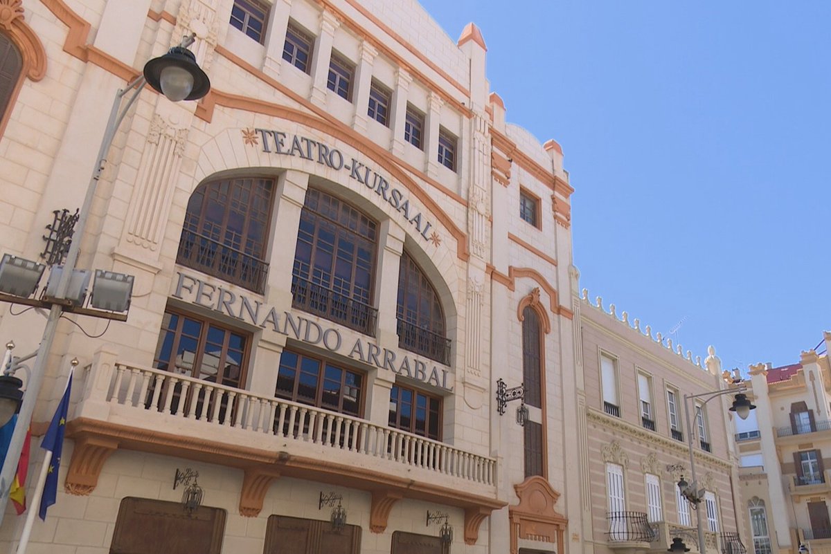 A partir de las 11:30, podréis vernos en el stand informativo que RNE va a instalar a las puertas del Teatro Kursaal Fernando Arrabal con motivo del #DiaMundialdelaRadio. ¡Os esperamos!