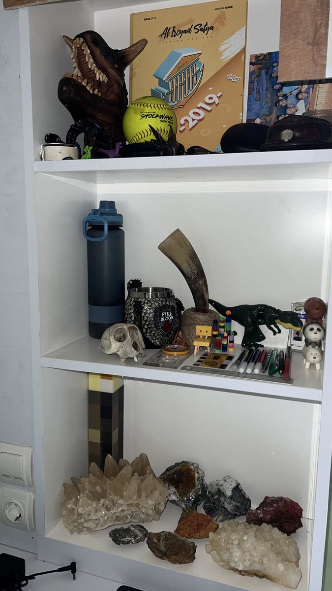 Akhirnyaaaaaaaaaa punya room set setelah hidup 24 tahun 😭😭😭