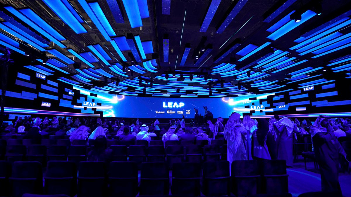 The world’s most attended tech event, Informa’s #LEAP2025 Into New Worlds, returned for its fourth edition in February 2025 in Riyadh, KSA. Working in collaboration with Showtex + mediaPro, we designed a dynamic space defined by overlapping ceiling lightboxes and LED screens.
