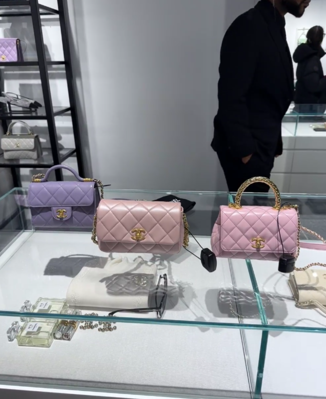 pixc4u's tweet photo. Super cute pink bag bought🥰 https://t.co/hyqMXPGbQl