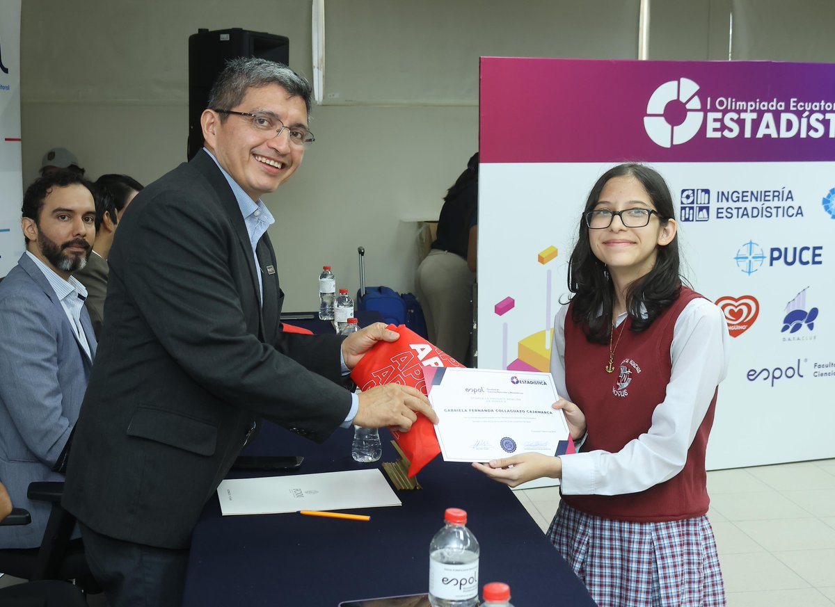 espol's tweet photo. El colegio Mariscal Sucre se quedó con el trofeo de campeón de la primera Olimpiada de Estadística, organizada por la Facultad de Ciencias Naturales y Matemáticas de la #ESPOL. En este evento participaron 371 estudiantes de colegios de nueve provincias del país. Aquí los detalles: https://t.co/QwqmTWLKBP