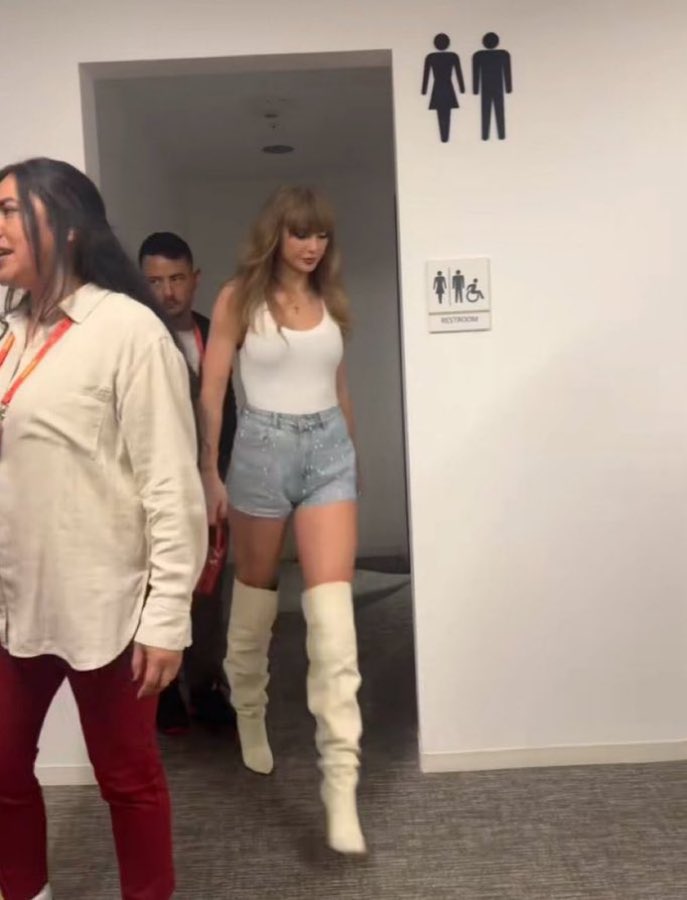 como que
como que taylor swift va al baño