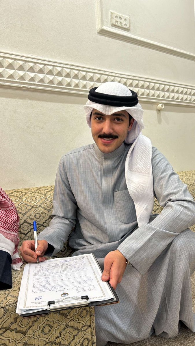 AZIZ_q8_M's tweet photo. ﴿ وَمِنْ آيَاتِهِ أَنْ خَلَقَ لَكُم مِّنْ أَنفُسِكُمْ أَزْوَاجًا ﴾ 

الحمدلله الذي بنعمته تتم الصالحات 
تم بحمد الله وفضله "عقد قراني"

سائلاً من المولى لي ولكم التوفيق والبركة 
اخوكم: عبدالعزيز ماطر بدير الماجدي https://t.co/LCD0G5tYgz