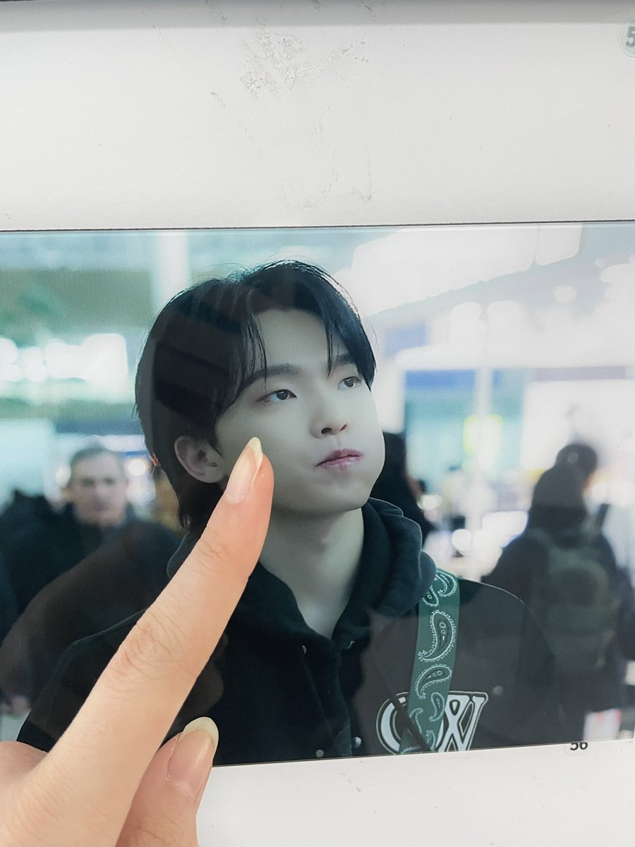 llchan_'s tweet photo. #디노를_주인공으로
📍카페 코드

입구부터 디노 사진이 가득해서 공간 자체가 너무 다채로웠던 카페..☆ 럭드 뿐만 아니라 디노고사 등 이벤트들이 있어서 너무 재밌게 즐겼던 생카같아요

특히 디노에게 하고 싶은 말을 쓸 수 있는 장소에서 디노에 대한 많은 사랑과 따뜻함을 느꼈던 것 같습니다🥰 https://t.co/12ZBgjH3Fq