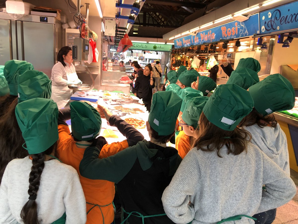 📝𝐐𝐮𝐞̀ 𝐟𝐞𝐦 𝐚 𝐥'𝐞𝐬𝐜𝐨𝐥𝐚? Aire fresc al mercat de Santa Caterina amb 6è. <a href="/MercatsBCN/">Mercats de Barcelona</a> 

calmaiol.cat/que-fem-a-lesc…