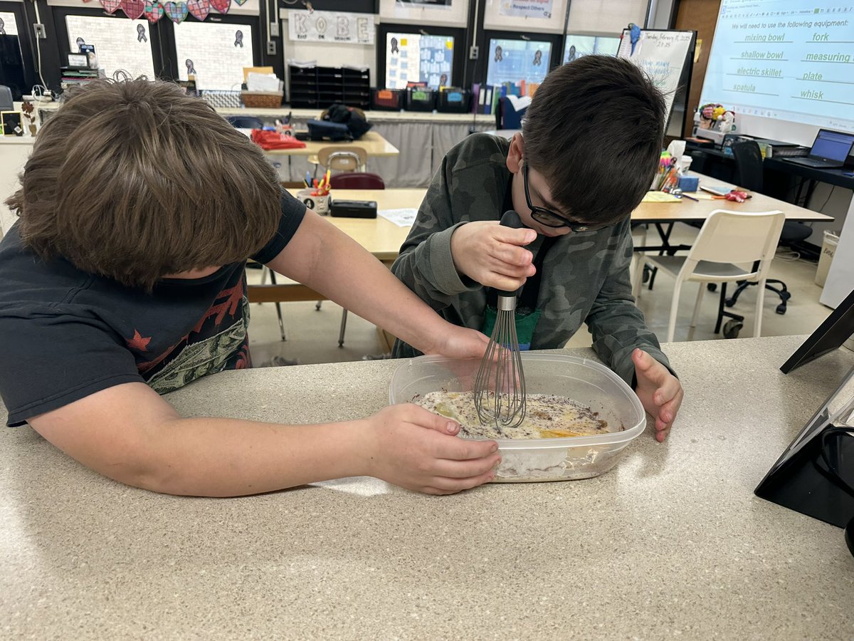 mrs_mnaro's tweet photo. Cooking lab: Classic French Toast!! These kiddos are expert egg crackers at this point!! We dipped and flipped our bread and cooked until nice and golden brown! Topped with syrup and powdered sugar to make it feel fancy!! 🖤🧡🍞@WeAreHTSD @HTSD_Grice https://t.co/h6oCDhxt3A