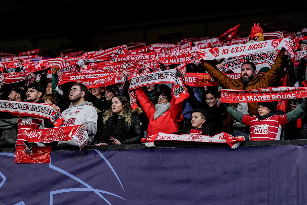 SB29's tweet image. 𝐉𝐮𝐬𝐭𝐞 𝐦𝐞𝐫𝐜𝐢 ❤️🤍

Hier soir encore, vous étiez plus de 1️⃣5️⃣ 0️⃣0️⃣0️⃣ à soutenir les Rouge et Blanc face au Paris Saint-Germain 🇪🇺

Ce parcours de rêve en @ChampionsLeague c'est aussi grâce à vous, supporters 🫶

Brest Da Viken ⚔️