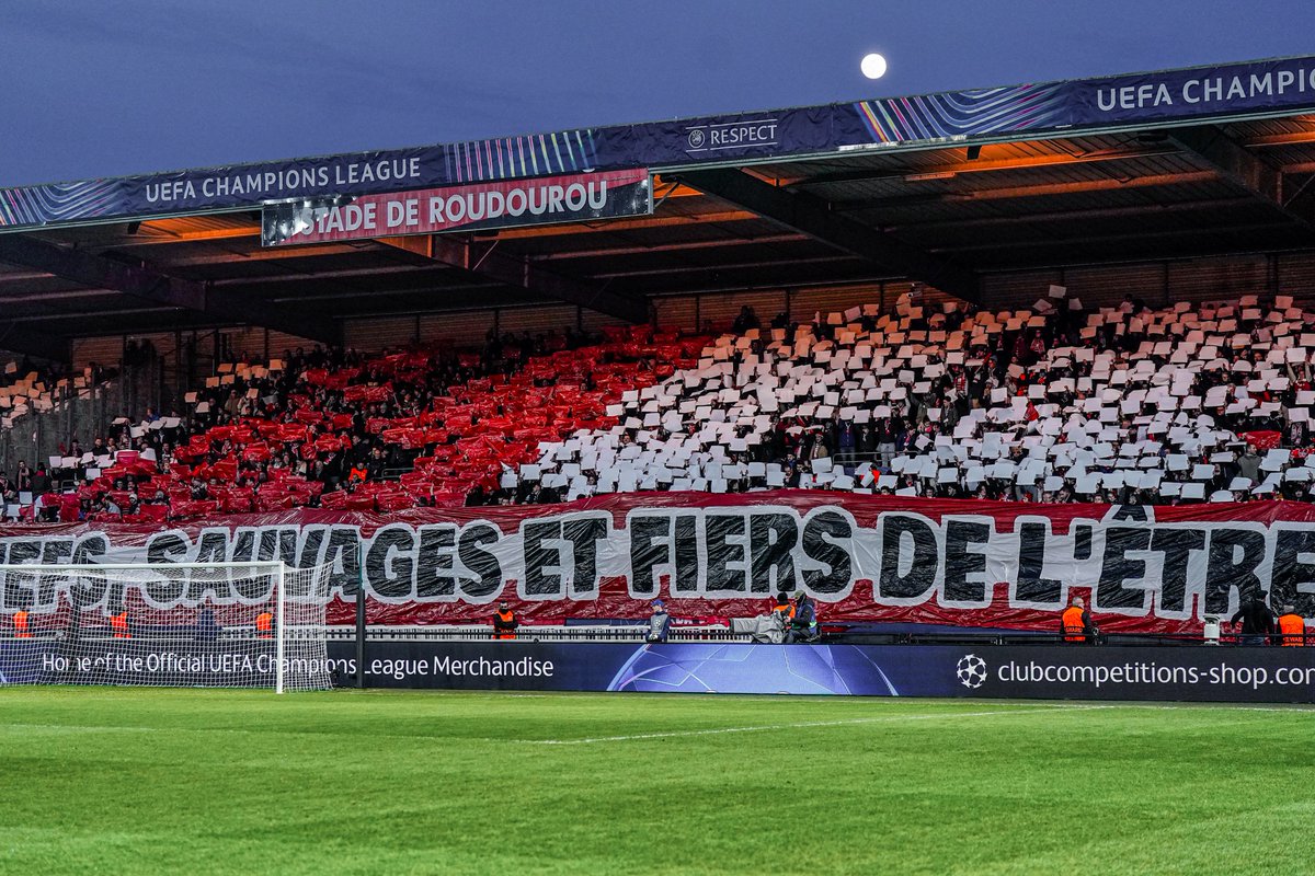 SB29's tweet image. 𝐉𝐮𝐬𝐭𝐞 𝐦𝐞𝐫𝐜𝐢 ❤️🤍

Hier soir encore, vous étiez plus de 1️⃣5️⃣ 0️⃣0️⃣0️⃣ à soutenir les Rouge et Blanc face au Paris Saint-Germain 🇪🇺

Ce parcours de rêve en @ChampionsLeague c'est aussi grâce à vous, supporters 🫶

Brest Da Viken ⚔️