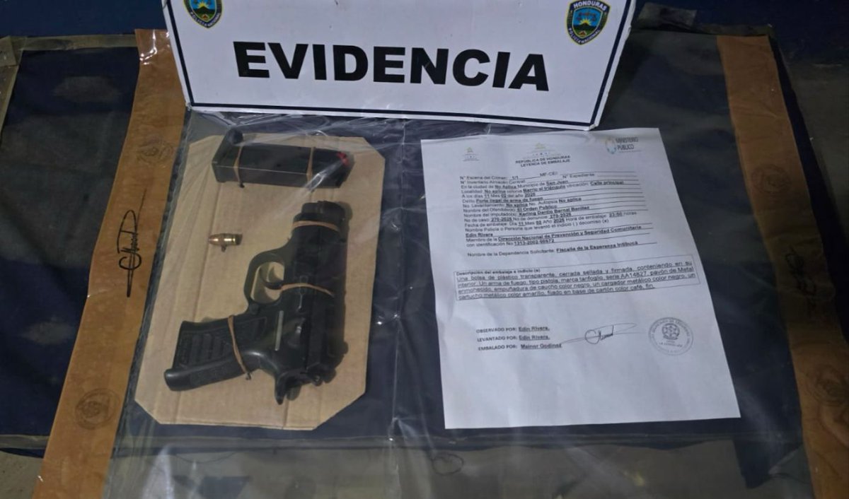 Policía Nacional de Honduras (@policiahonduras) on Twitter photo Agentes de la UDEP-10 detienen a individuo por el delito de porte ilegal de arma de fuego
<a href="/hegusave/">Gustavo Sanchez Velasquez</a> <a href="/MartinezMadrid_/">Miguel Martinez Madrid</a> <a href="/SSEGURIDADHN/">Secretaría de Seguridad Honduras</a> <a href="/Canal8_hn/">Canal 8</a> Agentes de la UDEP-10 detienen a individuo por el delito de porte ilegal de arma de fuego
<a href="/hegusave/">Gustavo Sanchez Velasquez</a> <a href="/MartinezMadrid_/">Miguel Martinez Madrid</a> <a href="/SSEGURIDADHN/">Secretaría de Seguridad Honduras</a> <a href="/Canal8_hn/">Canal 8</a>